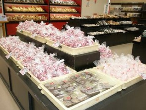 社員特価販売1/2では桔梗屋のお菓子を半額（1/2）以下の価格でご提供！