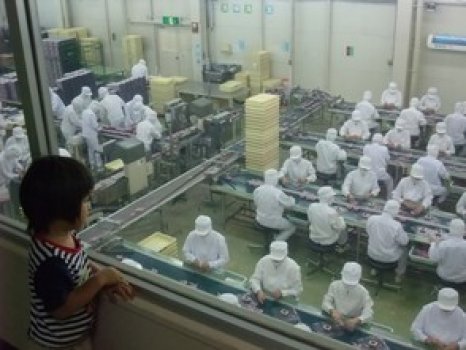 桔梗屋信玄餅をはじめとした、桔梗屋のお菓子の製造工程をあますことなく見学できる。