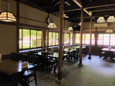 沢妻亭店内