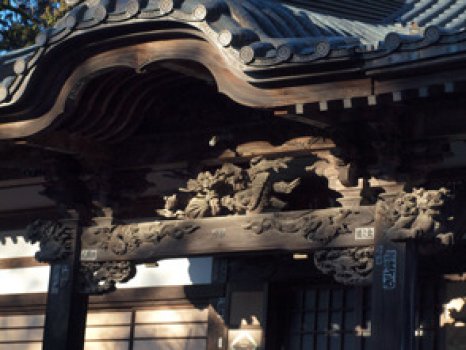 <a href="/detail/index_250.html#ozawa">小澤一仙</a>の作といわれる龍の彫刻